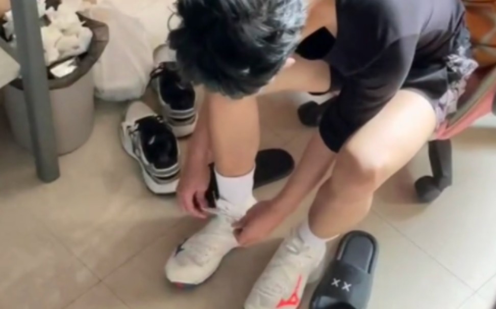 白袜体育生室友