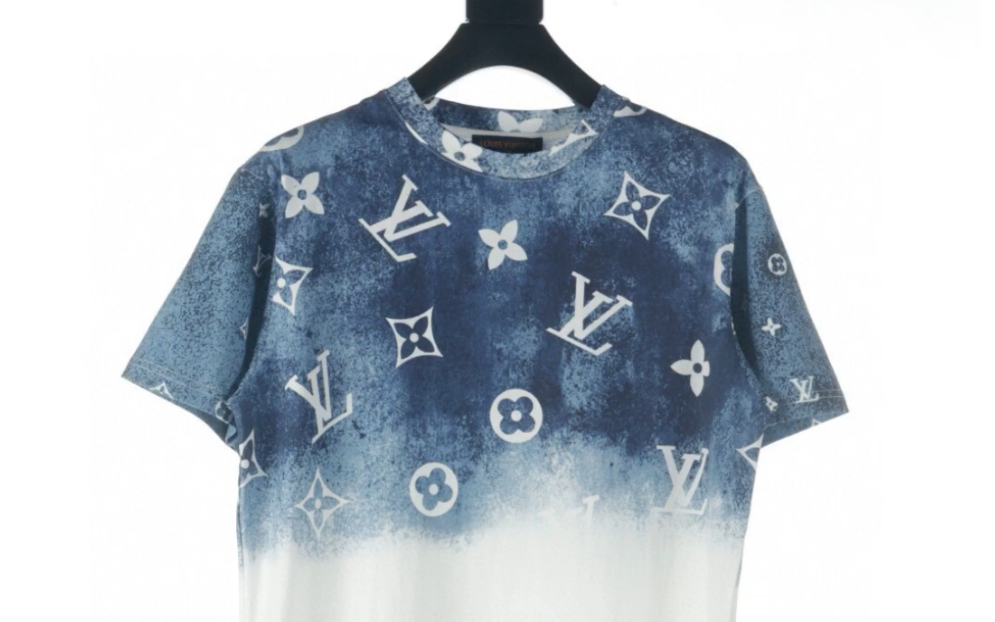 介绍一下高仿louis vuitton/路易威登lv 老花星空渐变色短袖t恤