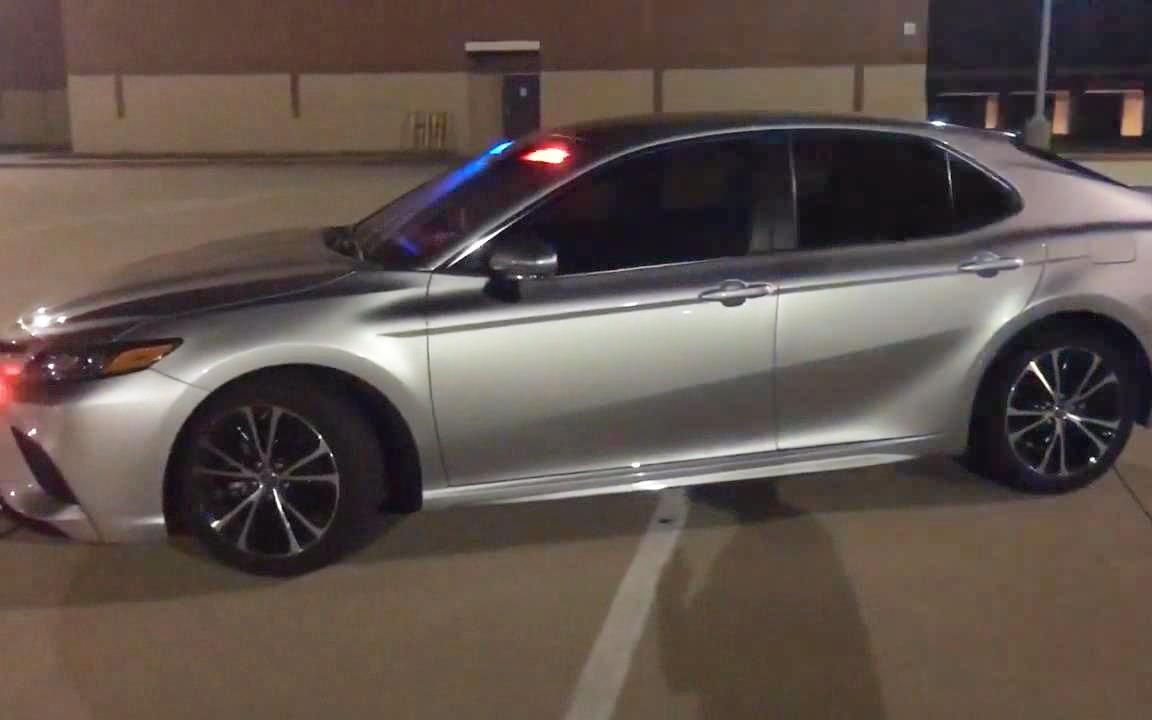 夜晚实拍丰田凯美瑞便衣警车,打开爆闪 这叫一个帅_哔哩哔哩_bilibili