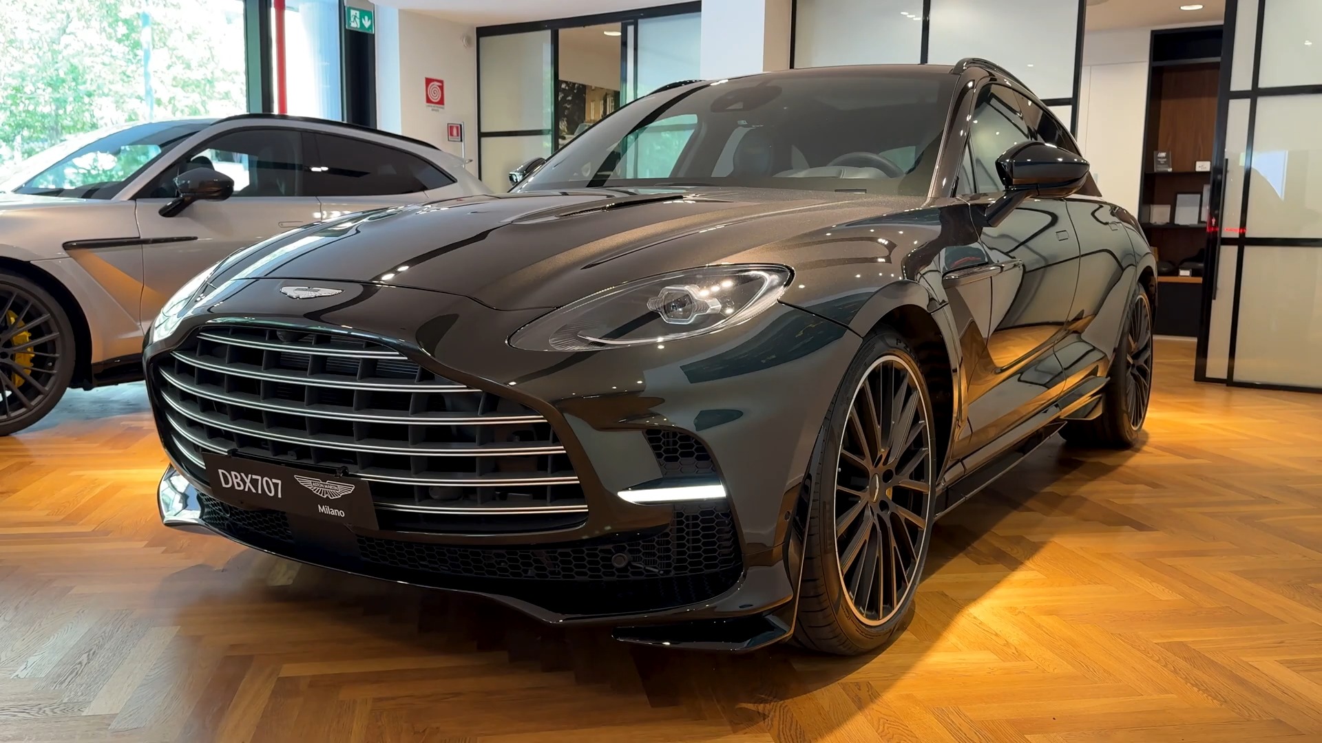 2024阿斯顿马丁dbx 707 -超豪华suv的细节