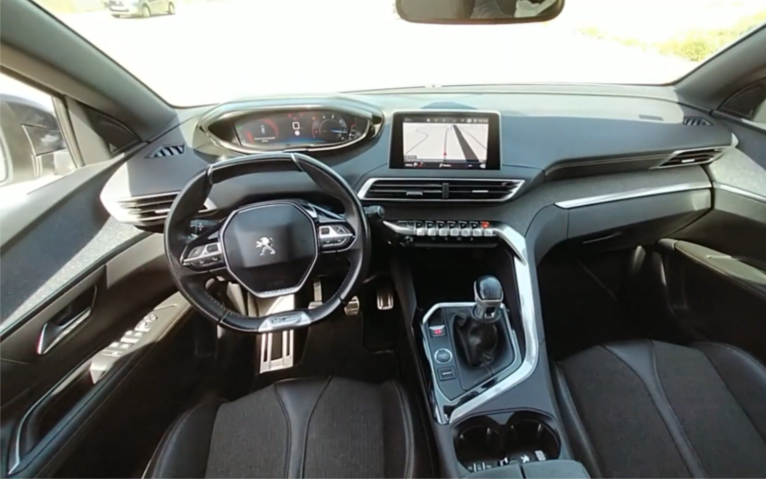 手动挡标致3008,比例拿捏恰到好处