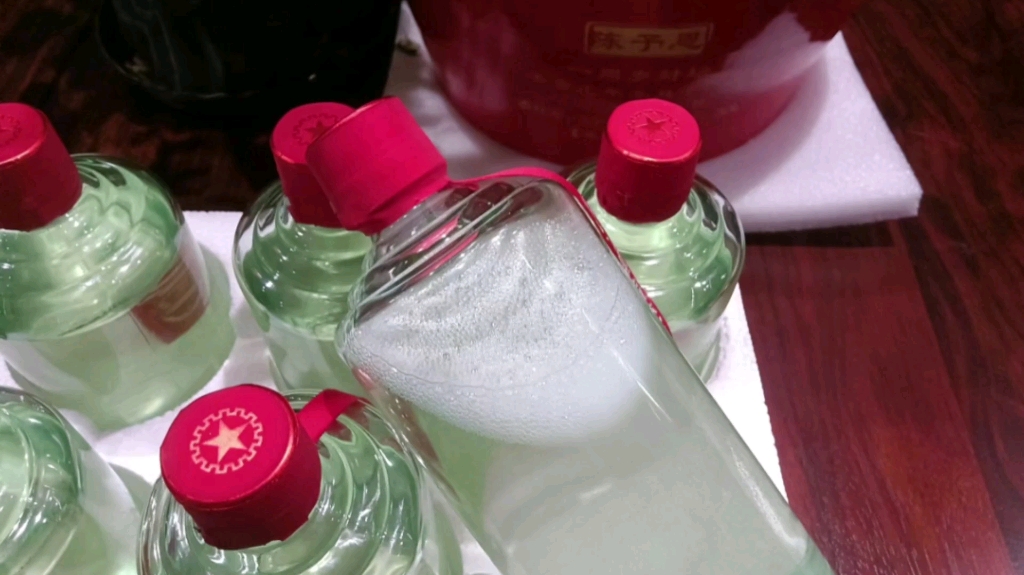 品的是酒,静的是心,悟的是人生,涤的是灵魂.