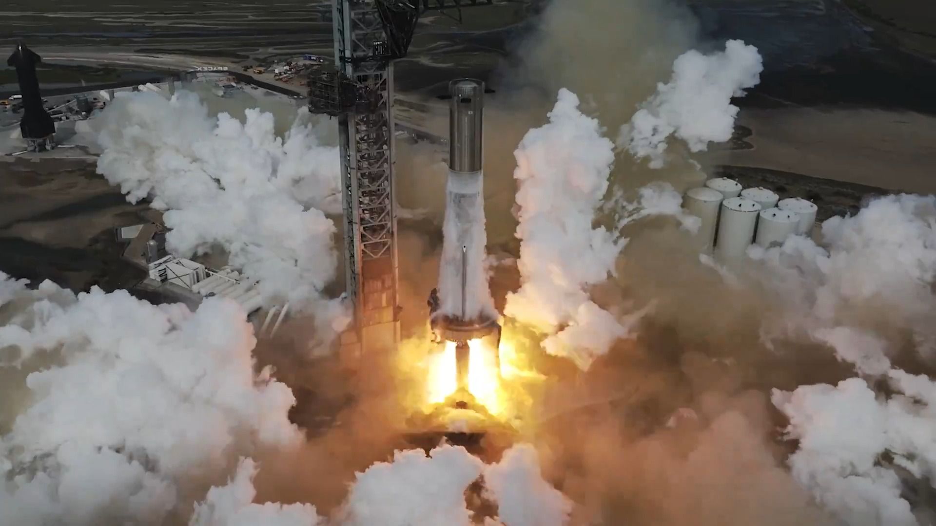 spacex 星舰第三次发射 助推器b10长时间静态点火测试