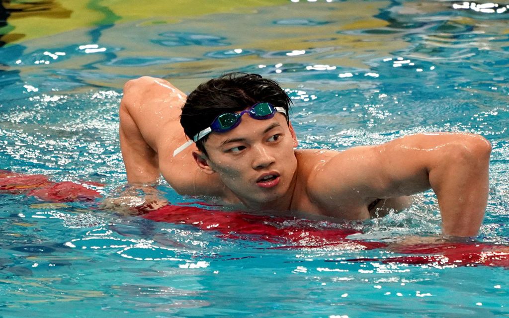 吴俊杰游泳比赛图片