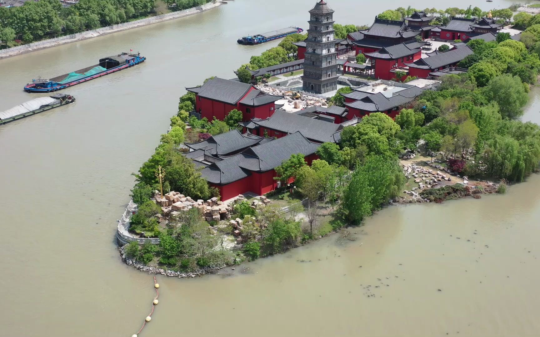 20230421航拍建在高邮湖旁,京杭大运河上的镇国寺