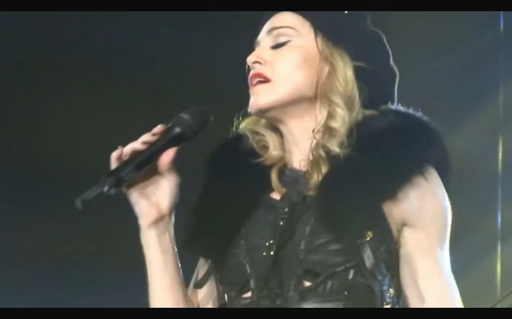 【麦当娜Madonna】《MDNA巡回演唱会》巴黎场高清高质量饭拍完整版哔哩哔哩bilibili