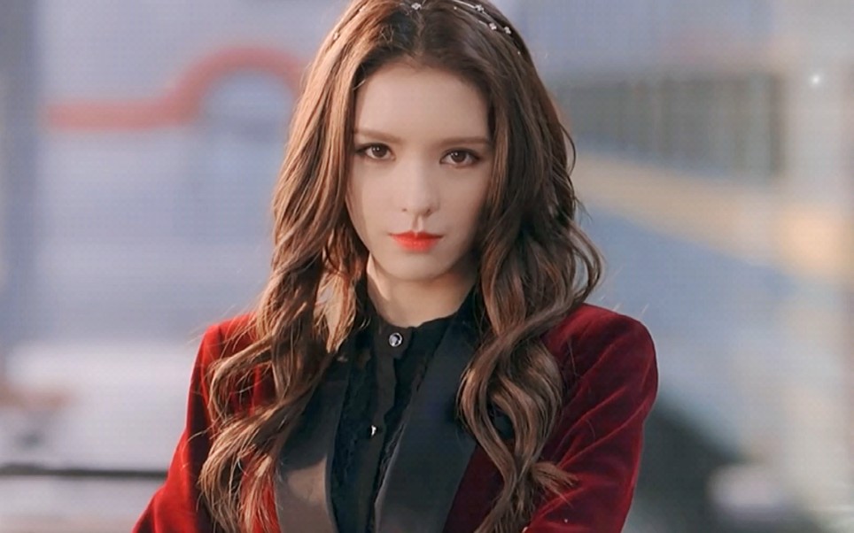 美艳动人的大明星苏矜北举手投足尽显优雅