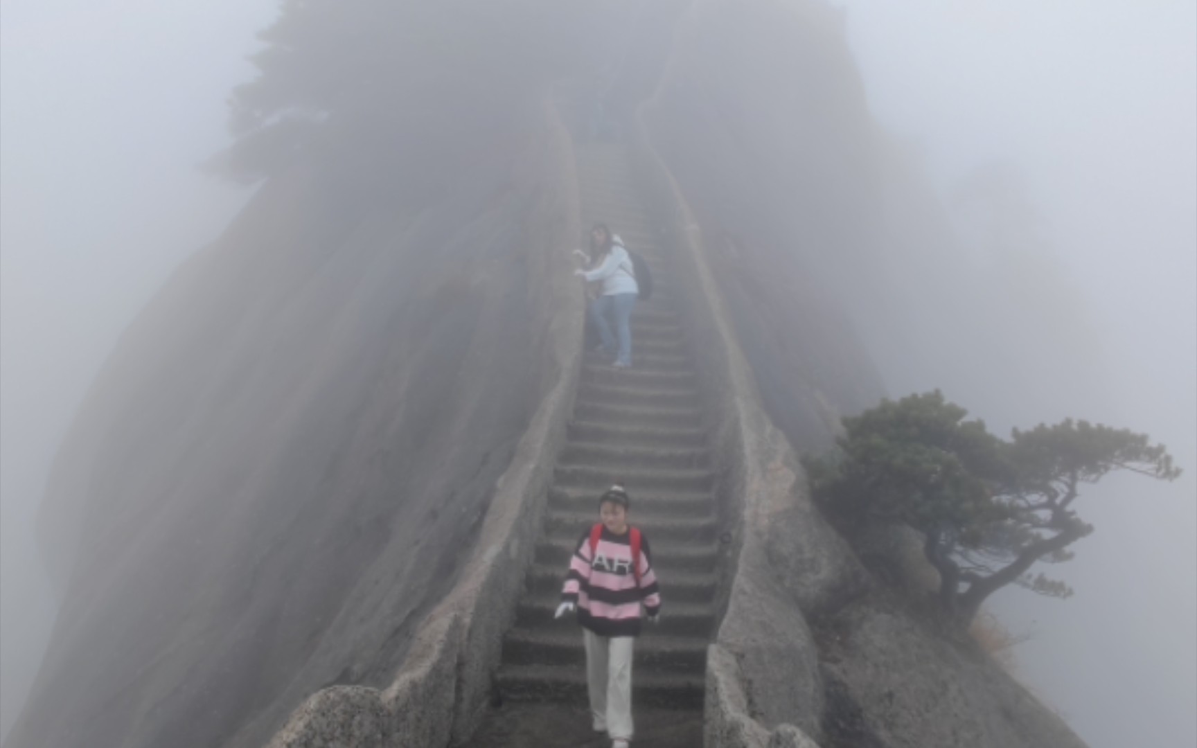 攀登黄山最高峰莲花峰,鳌鱼峰,缆车云海仙境,山顶美食哔哩哔哩bilibili