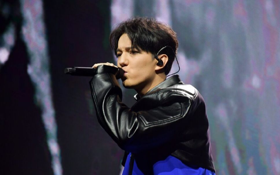 【迪玛希Dimash】 “Ave Maria”圣母颂  迪拜演唱会.2022.03. 25高清竖版饭拍哔哩哔哩bilibili