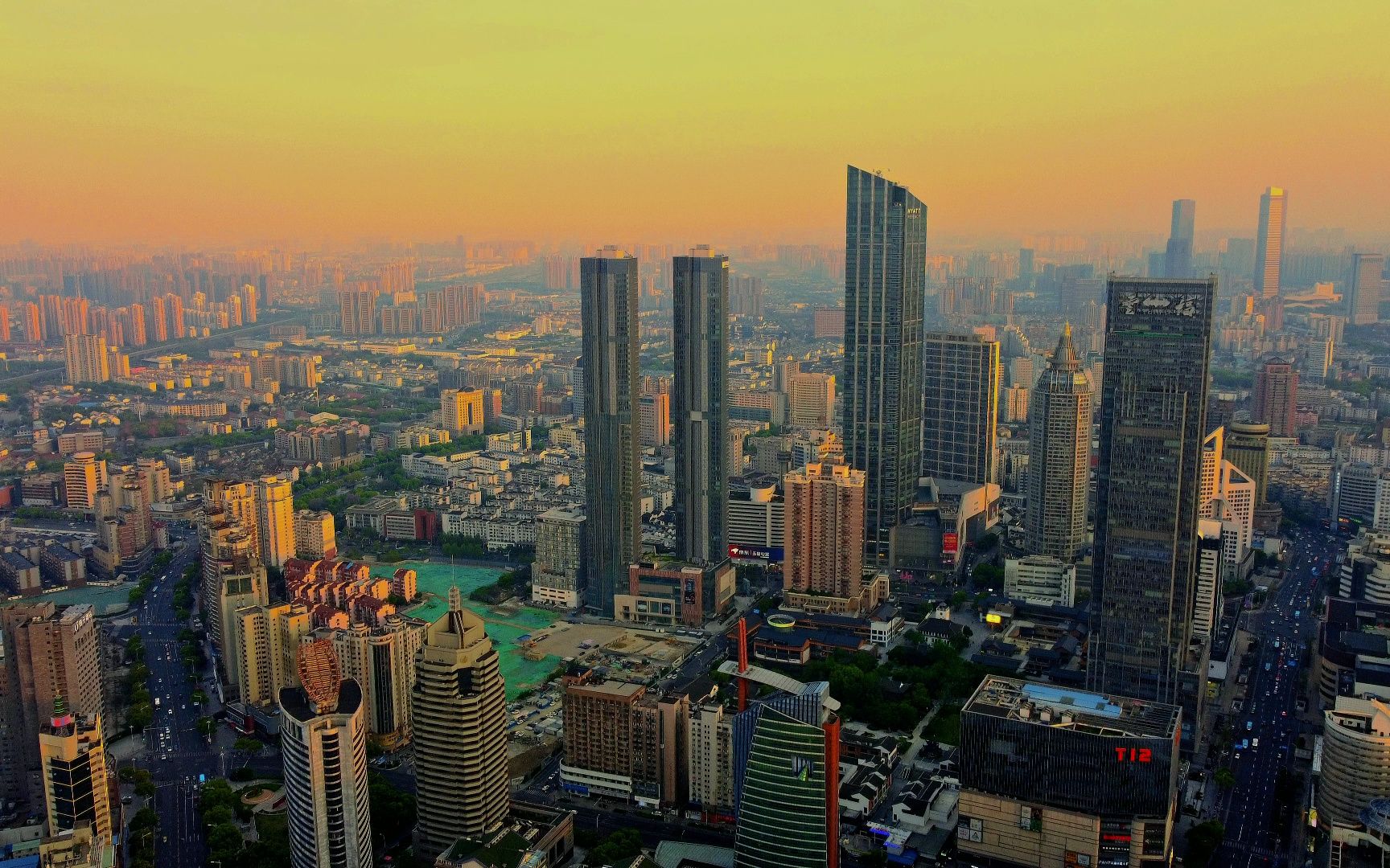 夕阳时分航拍无锡城