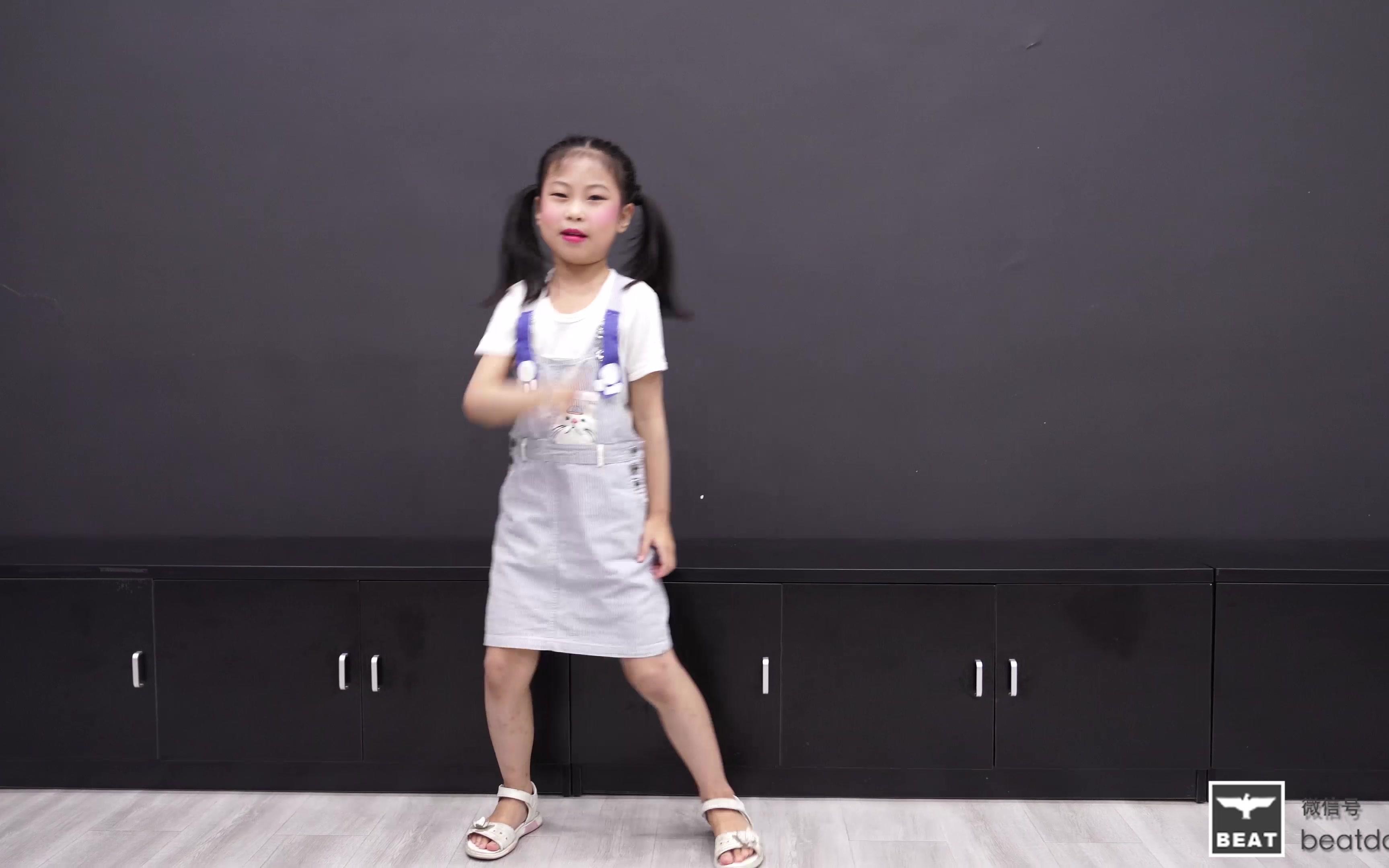 捉住一只小花猫我们一起学猫叫一起喵喵喵喵喵舞蹈