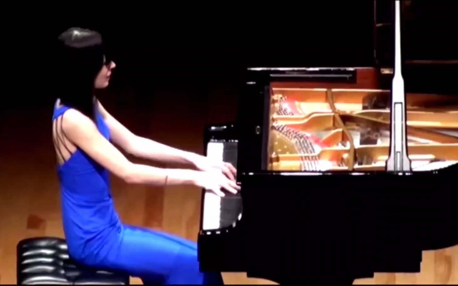 [图]爱丽丝·纱良·奥特 Alice Sara Ott：李斯特《爱之梦》Liszt: Liebestraum No.3