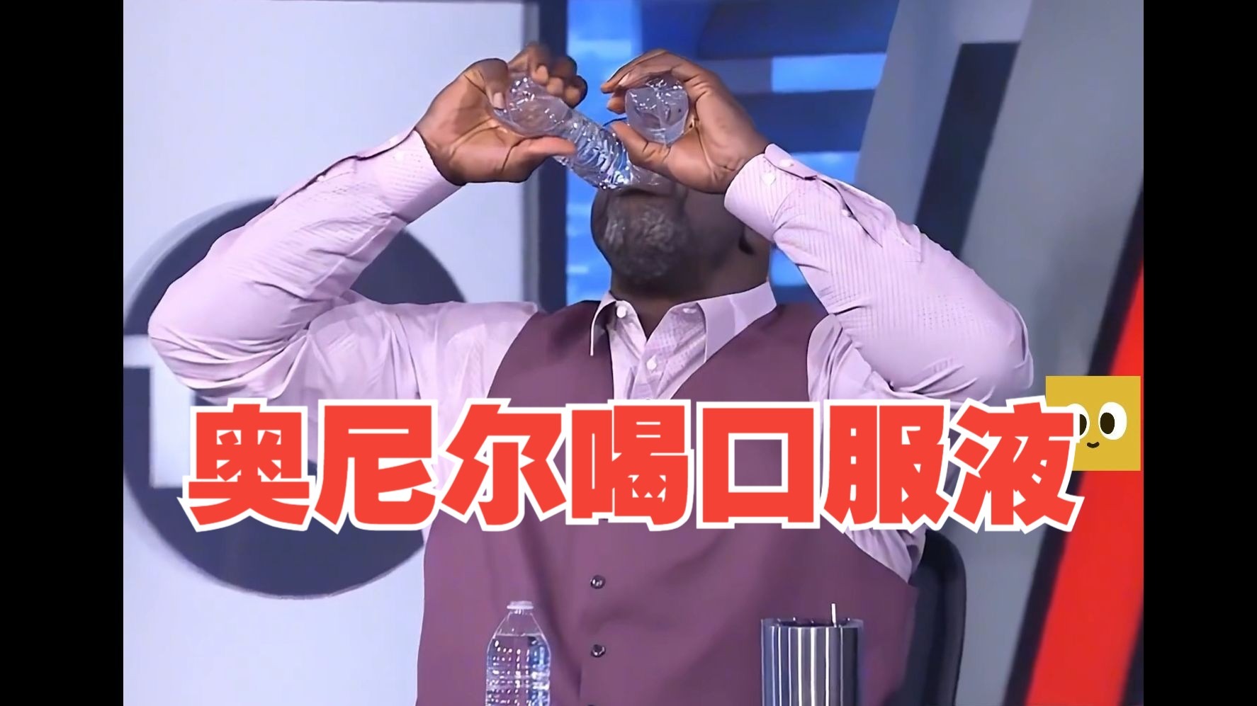 奥尼尔的体型有多夸张?一张床40平米,喝矿泉水就像喝口服液一样