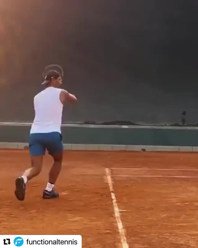 纳达尔侧面的正手击球动作