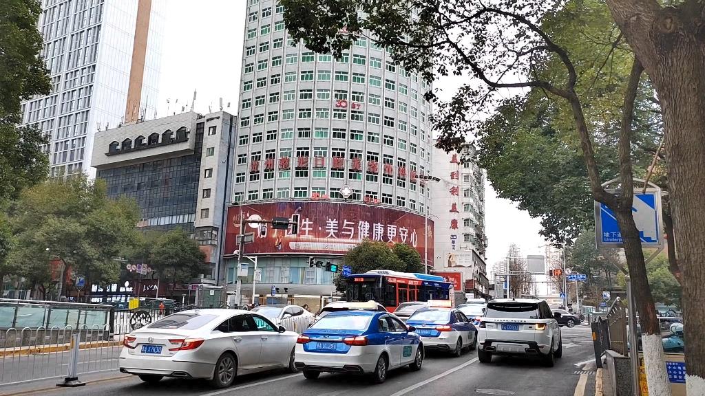 今天在贵阳云岩区跑了一天的外卖，感觉贵阳这些路线太复杂了，太难找了