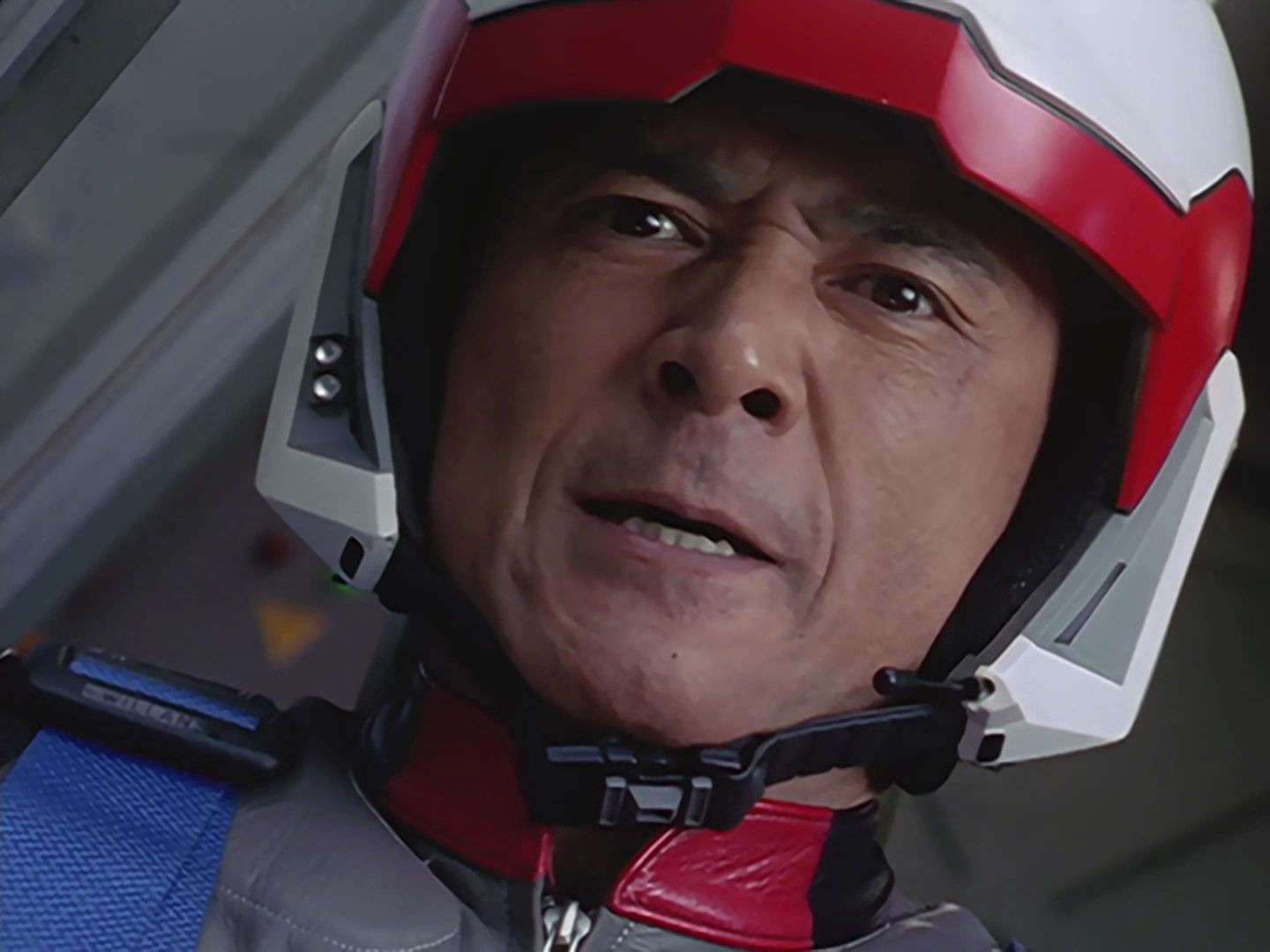 戴拿奥特曼中最让人迷惑不解的操作,队长驾驶的莫非是神级战斗机吗?