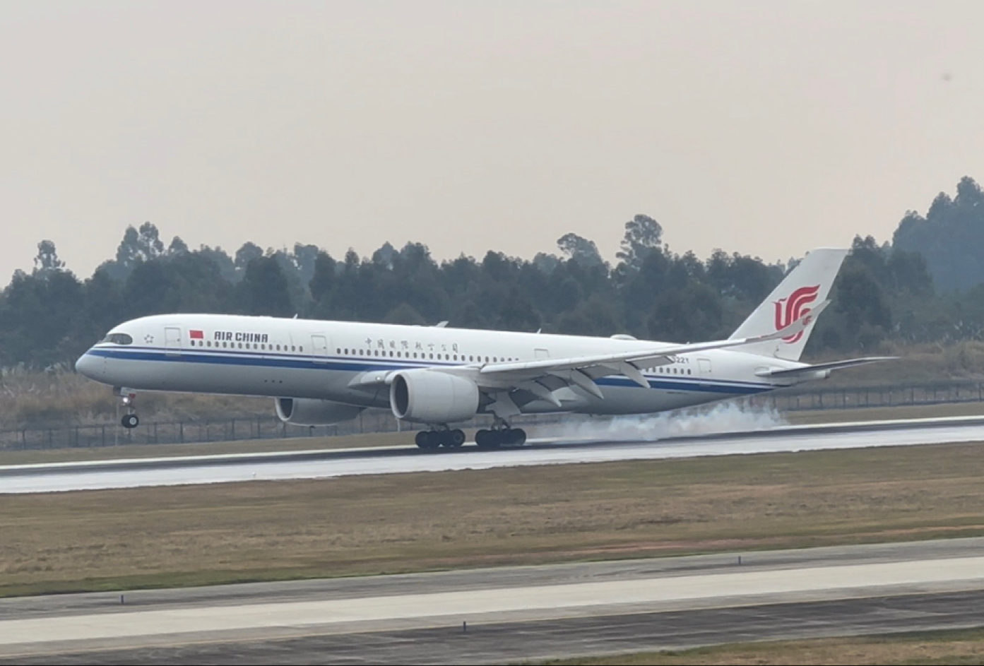 国航a350降落成都双流国际机场ctu