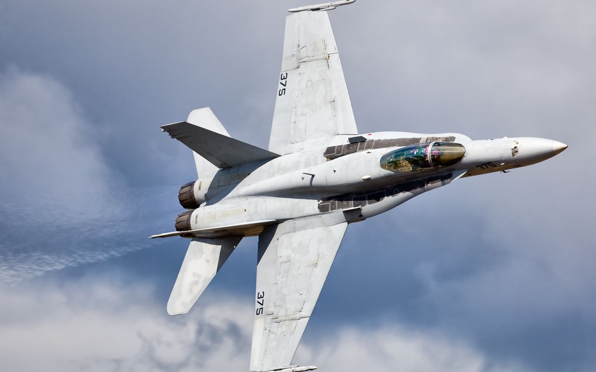 美空军f15 f16 f18低空飞跃峡谷 1/3