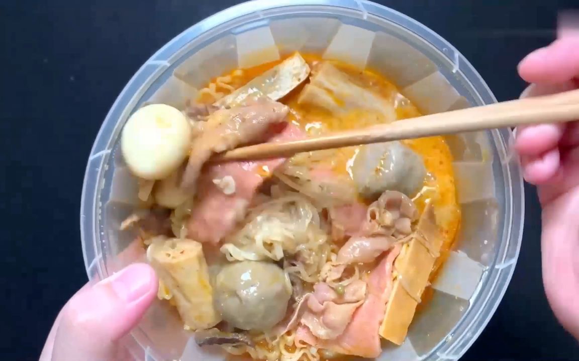 浅见寡闻男子贪小便宜,花6块钱点了份麻辣烫外卖,没想到商家居然这么