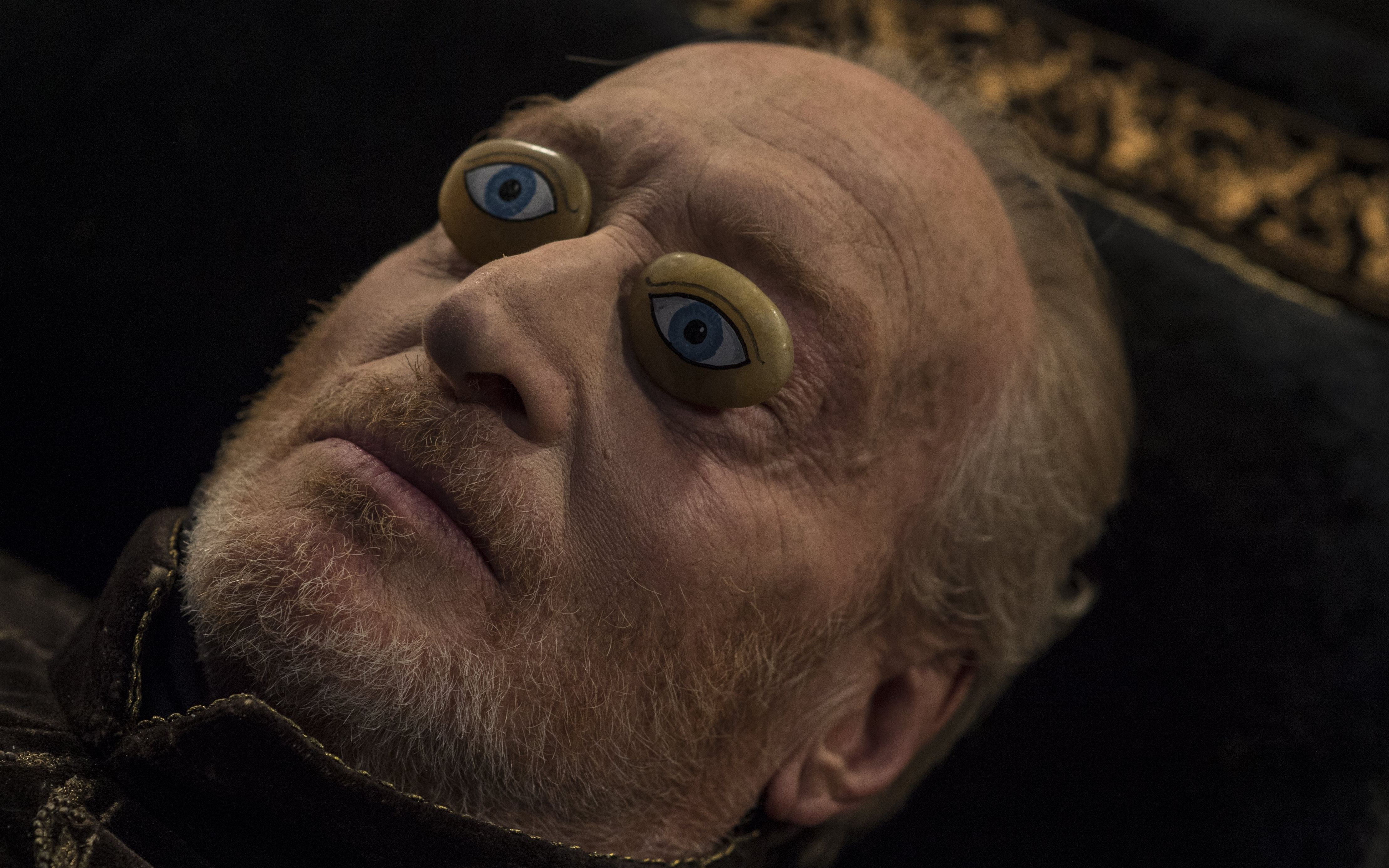 权力的游戏老狮子泰温因欠铁金库钱被迫跳舞还债danceinshame