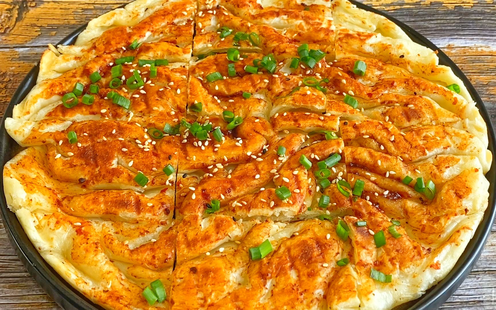 酱香千层饼,和面用凉水还是热水?4分钟教会你,火老点口感更佳