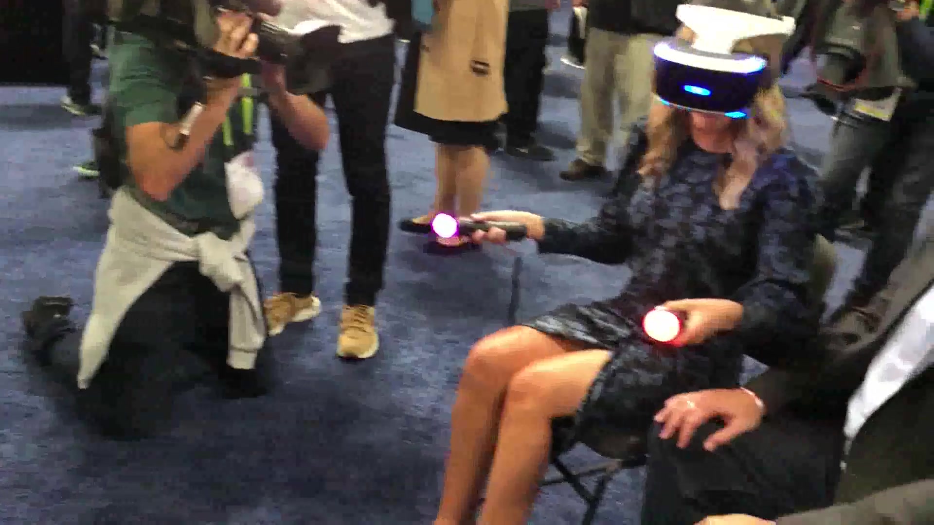 【CES 2019在现场】 PS4最新VR配件3D Rudder体验!美女直接上脚哔哩哔哩bilibili