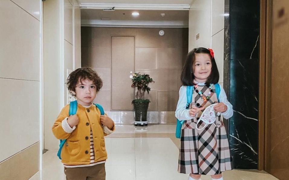 朴建厚娜恩威本联盟儿童节快乐小朋友们