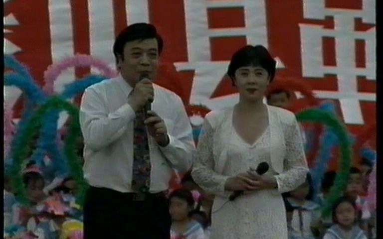 《夫妻识字》表演唱 赵丽蓉&牛群 1996年心连心艺术团赴江西遂川县革命老区慰问演出哔哩哔哩bilibili