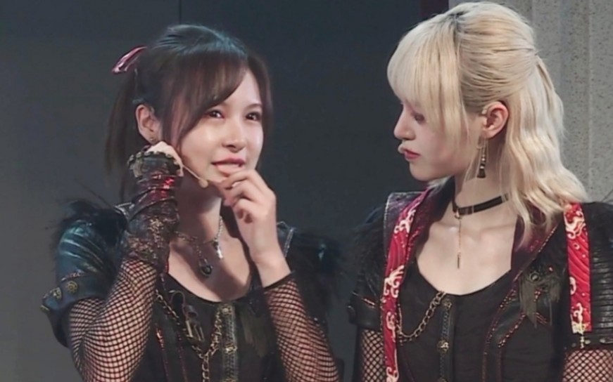 【络章】跟你说话总是忍不住嘴脸上扬,因为你笑了我也好开心