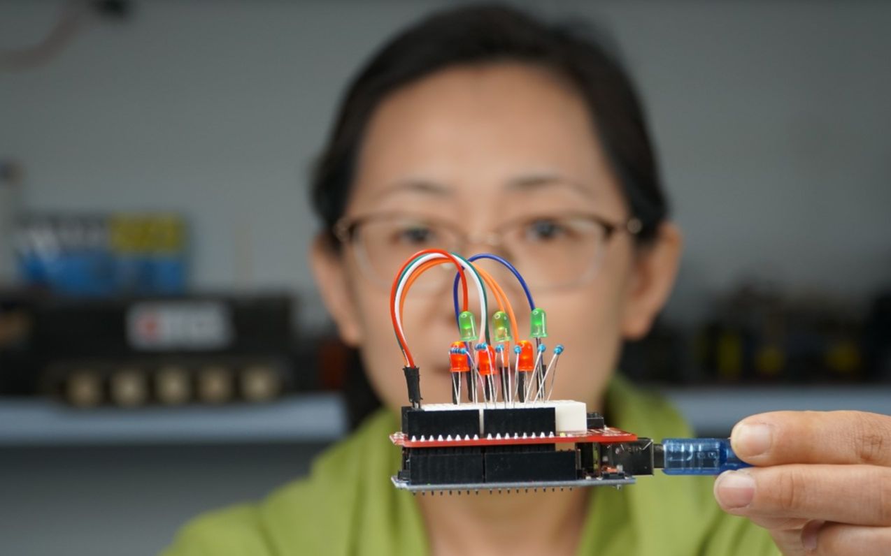 “钟娜”老师带你去比赛level2 Arduino C语言 LED跑马灯 阳光小创客哔哩哔哩bilibili