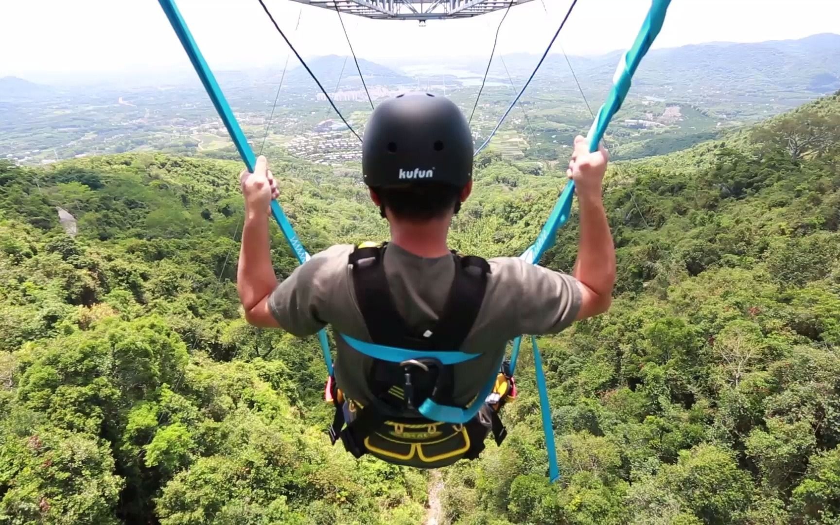 想不想拉上你的男朋友或者女朋友来呀诺达魔鬼秋千来玩呢?