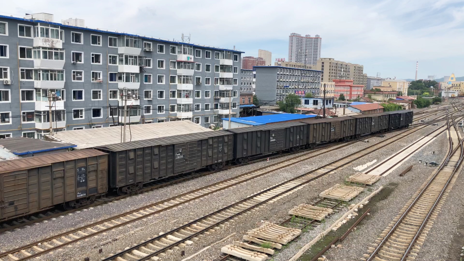 沈局梅段hxn5 2040牵引43064次出鸭大线白山市站