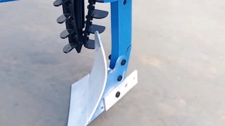 鑫益机械:犁璇一体机!三犁铧,100马力以上拖拉机可带动!