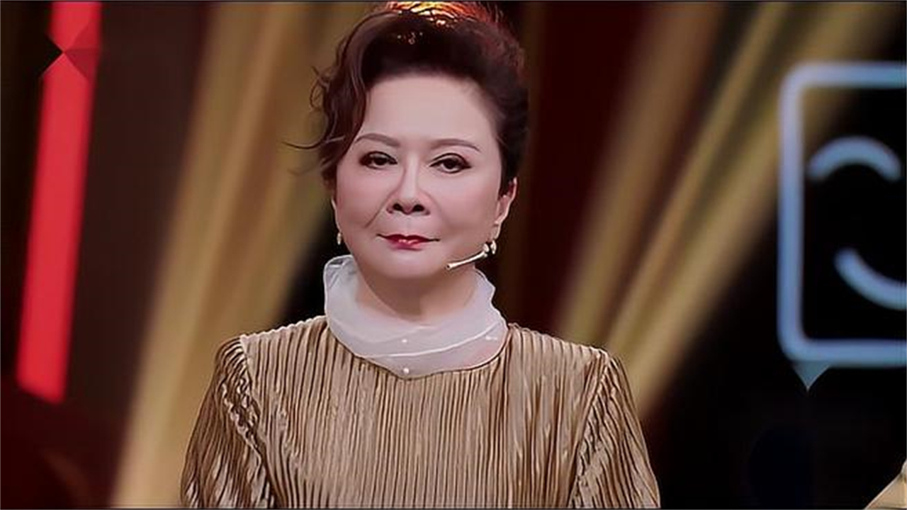 蔡明十二岁就演电影,刚认识沈腾时,沈腾还是一枚小鲜肉