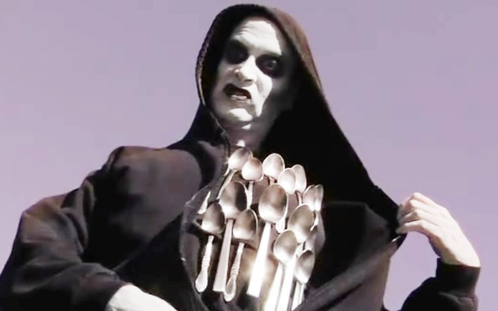 这个杀手太执着用勺子每天敲对方两万次花了12年终于解决了他勺子杀人