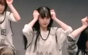 Download Video: 【村井优】「何歳の頃に戻りたいのか?」八单练习室个人直拍focus 樱坂46