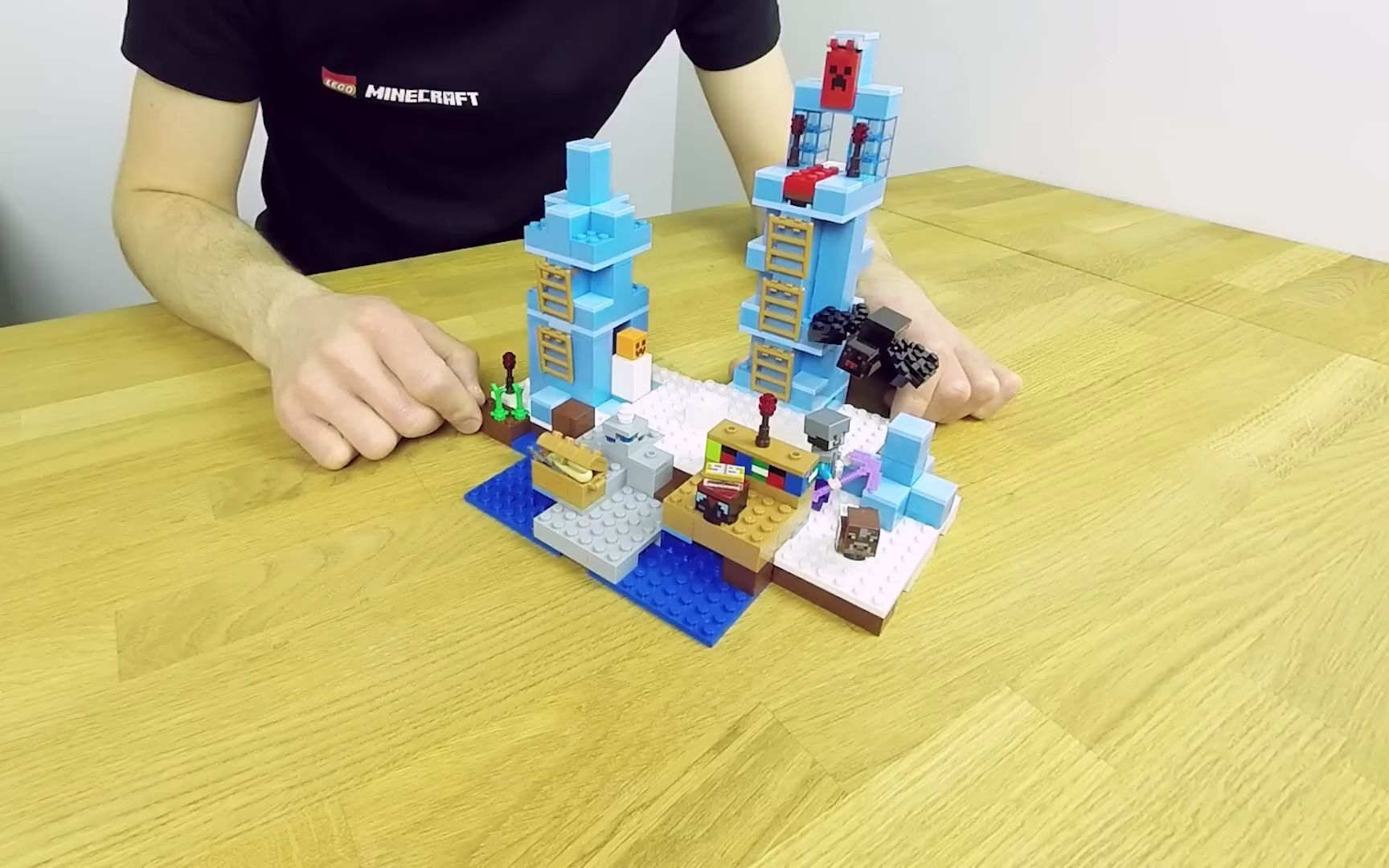 乐高我的世界21131冰刺之地 套装展示【乐高官方油管视频搬运】