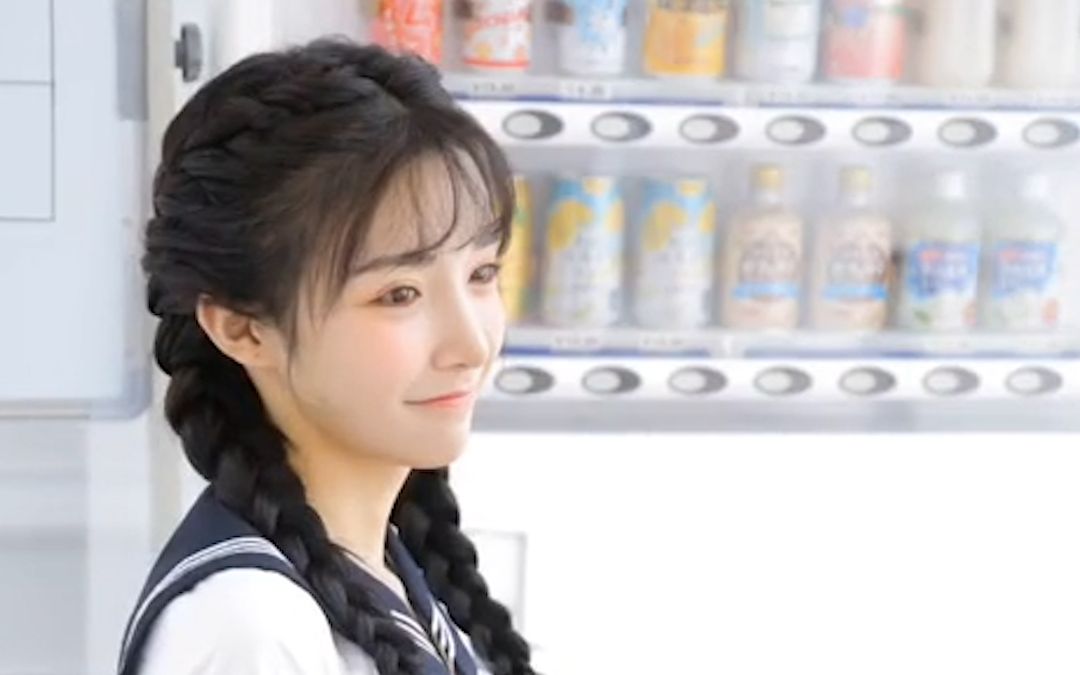 【艾比abbily】艾比就是属于那种笑起来特别甜美,特别好看的那一类人!