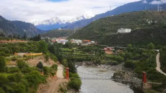 Скачать видео: 摩旅中国，国道227新龙县大盖镇，卡瓦洛日山