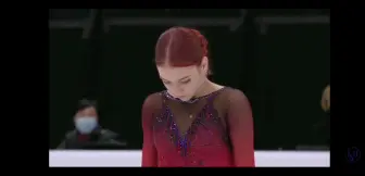 Video herunterladen: 【2022欧锦】莎莎 特鲁索娃 sp 41.44+34.69-1=75.13 Alexandra Trusova