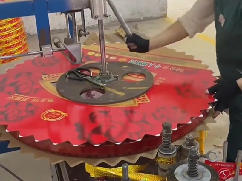 原来大卷鞭炮,是这样包装的