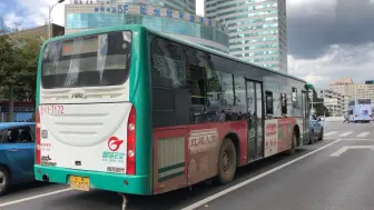 Video herunterladen: 昆明公交集团初代南车时代混动手动挡TEG6127PHEV停车怠速&起步实录 上柴SC8DK230Q1.3 5MT