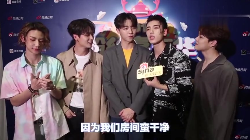 小鬼爆料王子异特别爱干净记者谁有幸跟你一个房间子异蔡徐坤