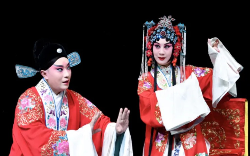 【戏曲现场】京剧《凤还巢》洞房花烛夜 经典唱段"休将岳父来埋怨"