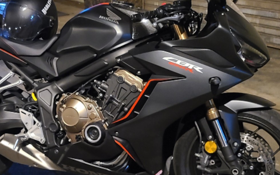20款本田cbr650r黑武士哑黑外观,改装后驼峰,原厂排气声音展示