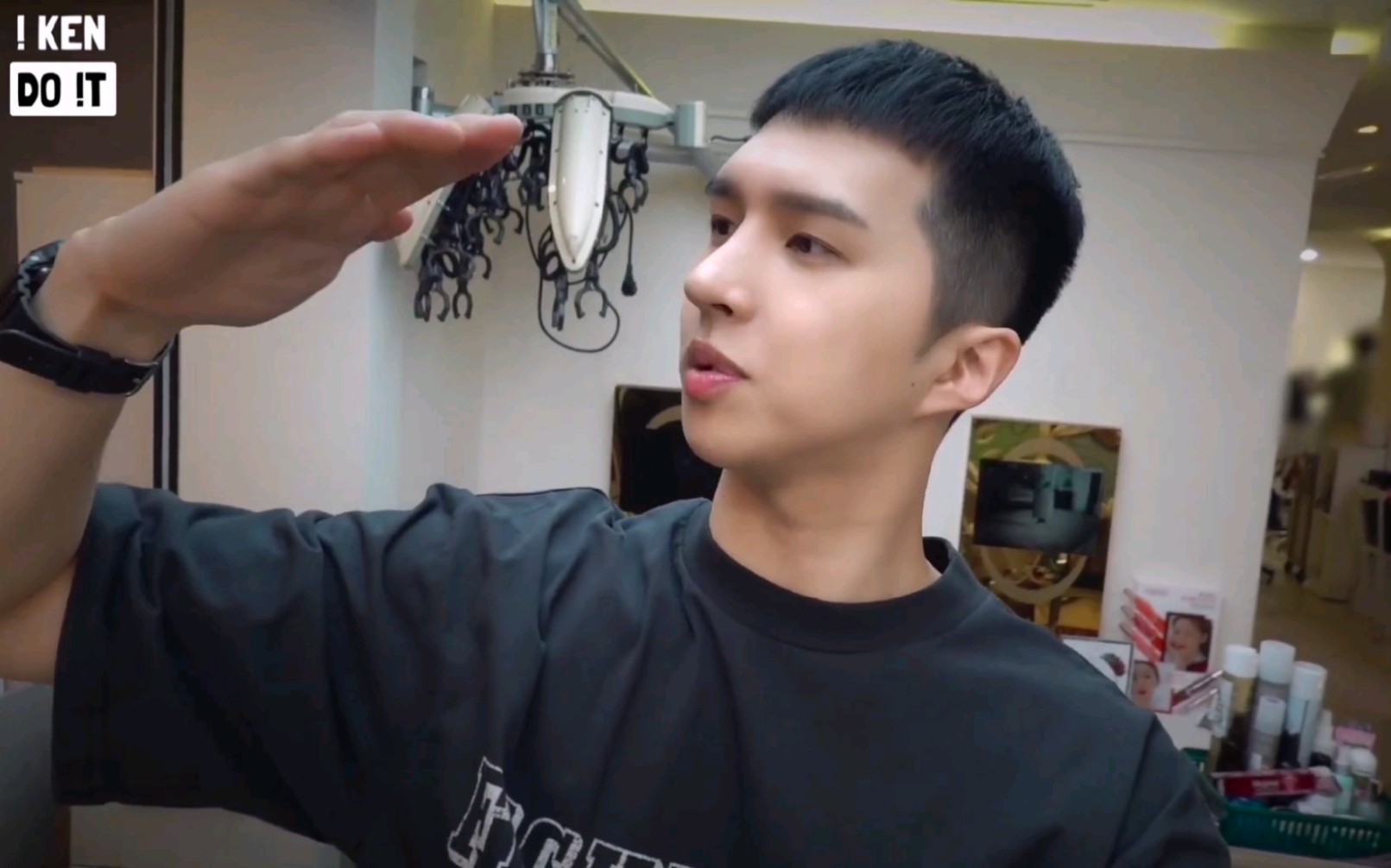 李在焕ikendoit中字入伍一周前去见头发的在焕