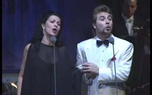 [图]Angela Gheorghiu & Roberto Alagna sing "Parigi, o cara" from La traviata