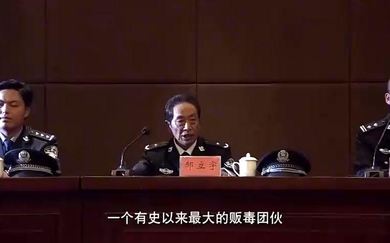 [图]大结局：卧底光荣完成任务，重新穿上警服，把误会的女友追回来