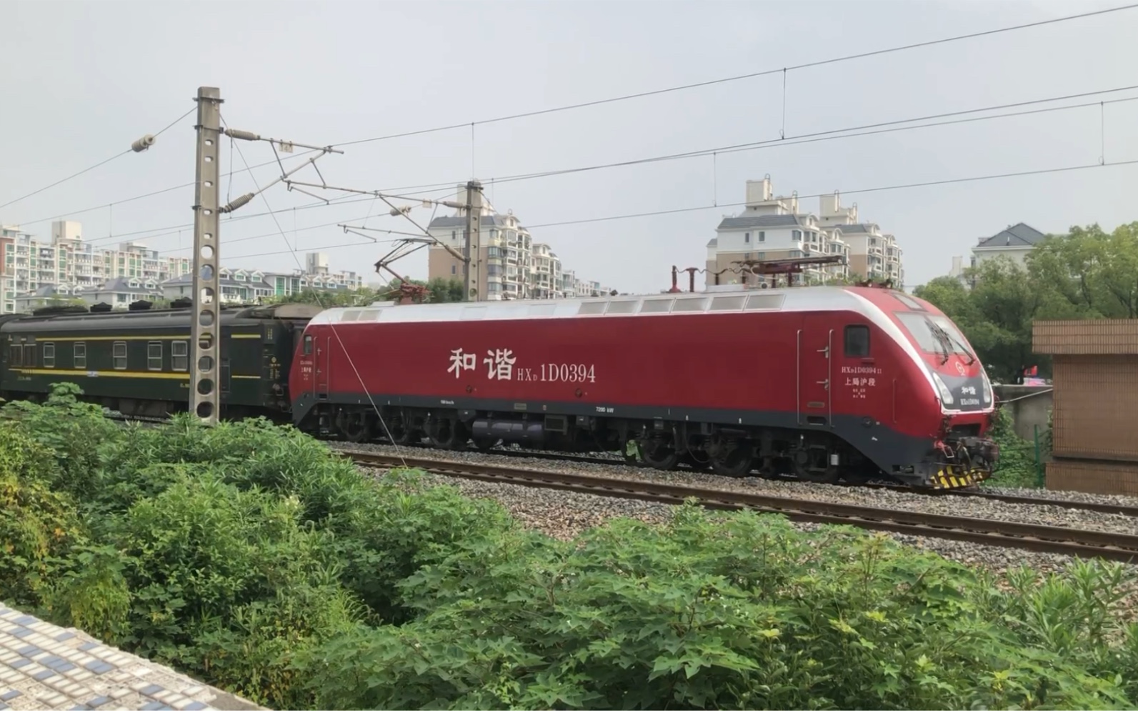t221(上海南-深圳东) 上局沪段hxd1d-0394担当本务