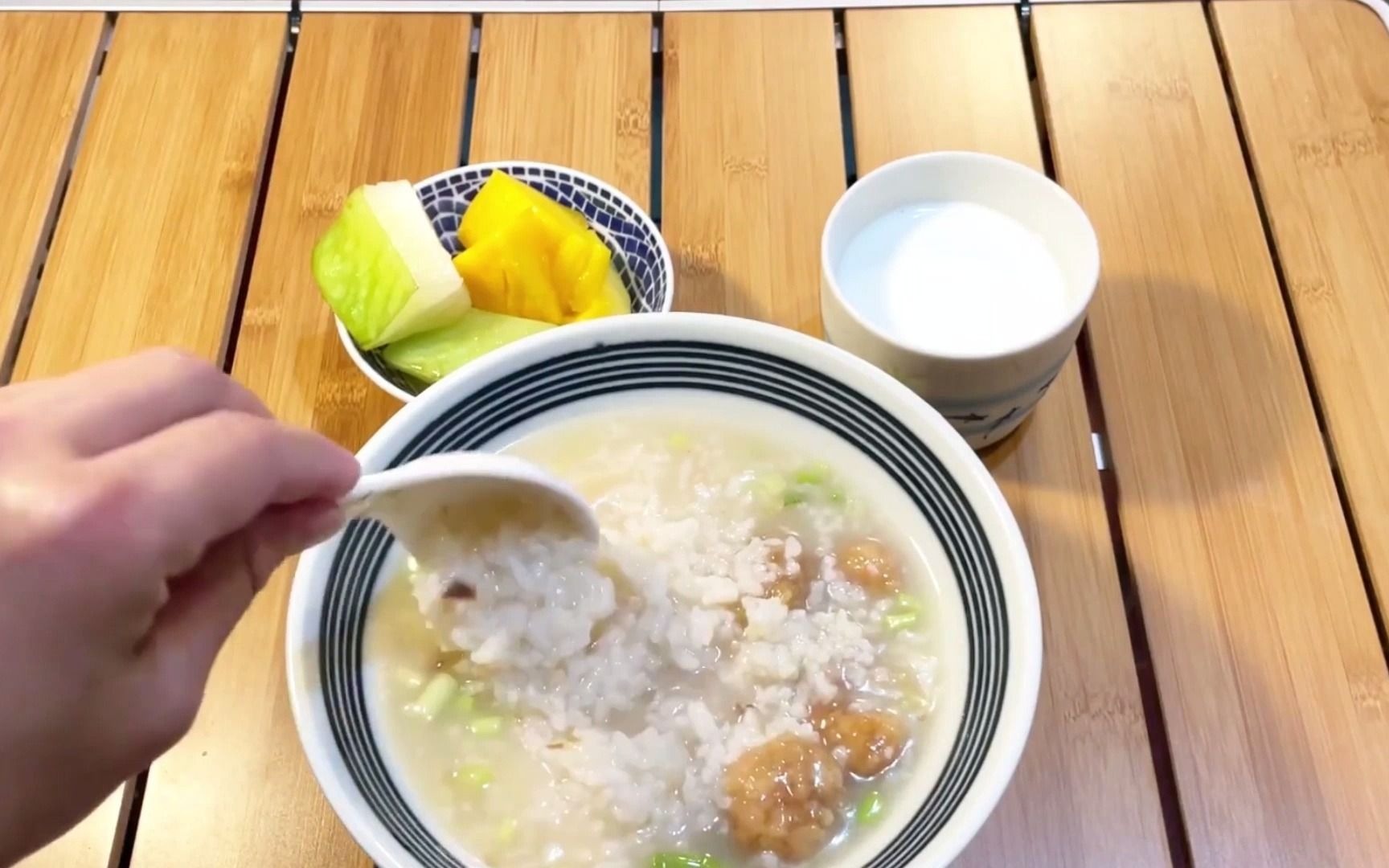 活动  台湾人传统早餐!老摊肉粥,一个小摊卖7种粥,量大价格还实在